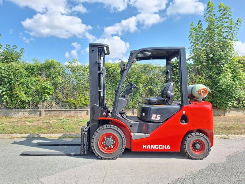 Hangcha XF25G - Gázüzemű targonca: 3 kép. Hangcha XF25G - Gázüzemű targonca: 3 kép.