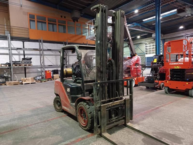 Hangcha XF35G - Gázüzemű targonca: 4 kép. Hangcha XF35G - Gázüzemű targonca: 4 kép.