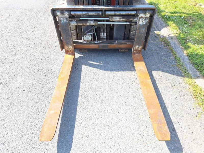 Hangcha XF35G - Gázüzemű targonca: 5 kép. Hangcha XF35G - Gázüzemű targonca: 5 kép.