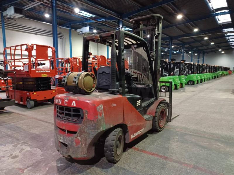 Hangcha XF35G - Gázüzemű targonca: 3 kép. Hangcha XF35G - Gázüzemű targonca: 3 kép.