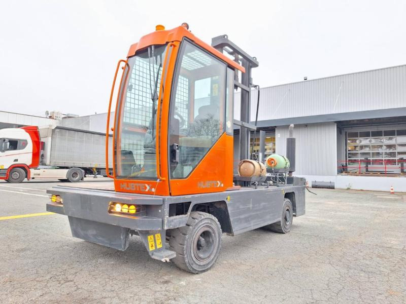 Hubtex S35 G - Oldalrakodó targoncá: 2 kép. Hubtex S35 G - Oldalrakodó targoncá: 2 kép.