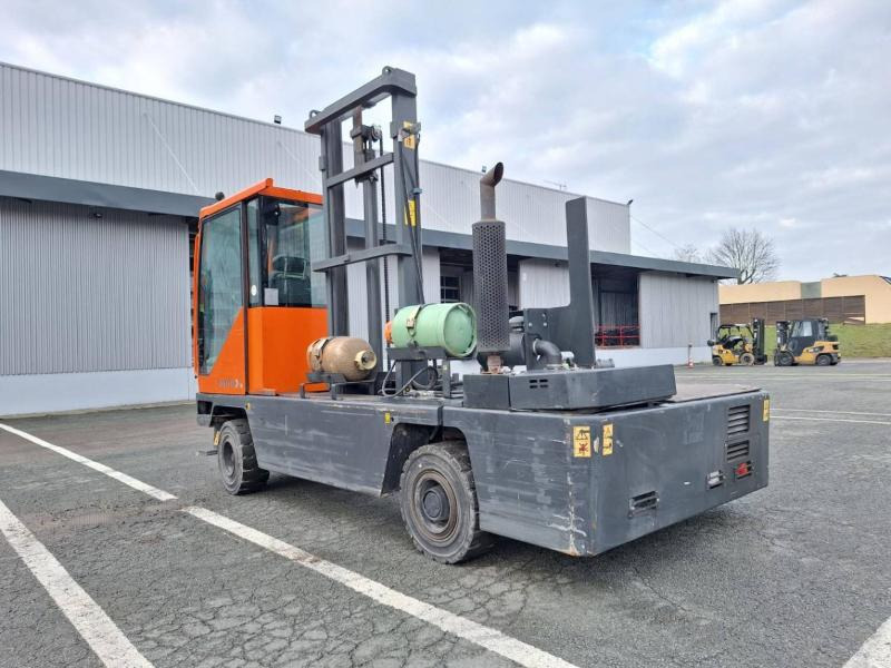 Hubtex S35 G - Oldalrakodó targoncá: 5 kép. Hubtex S35 G - Oldalrakodó targoncá: 5 kép.
