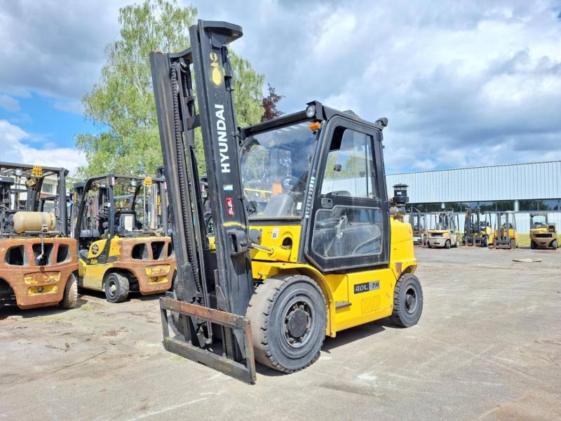 Hyundai 40L-7A - Gázüzemű targonca: 1 kép. Hyundai 40L-7A - Gázüzemű targonca: 1 kép.