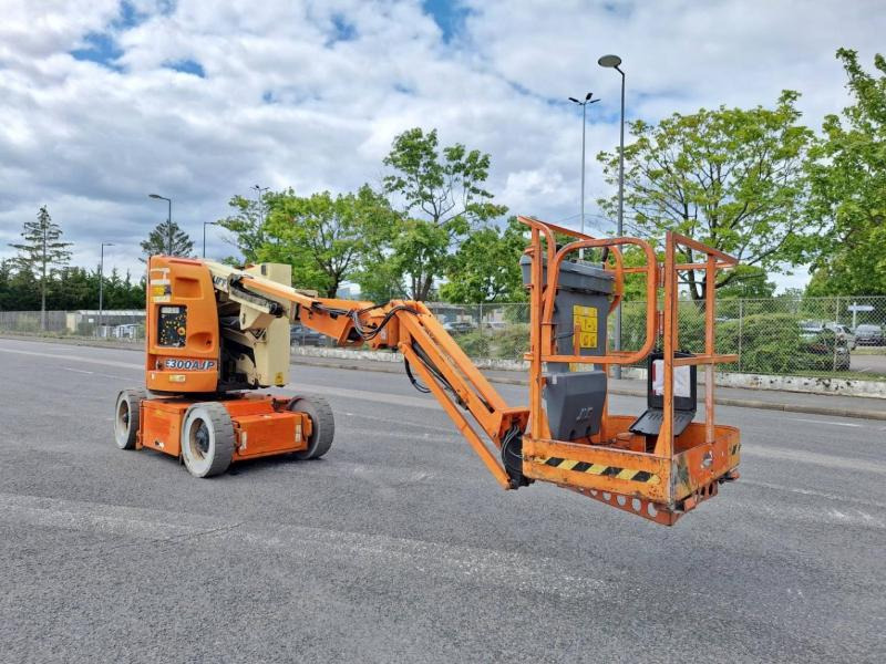 JLG E300AJP - Személyemelő: 2 kép. JLG E300AJP - Személyemelő: 2 kép.