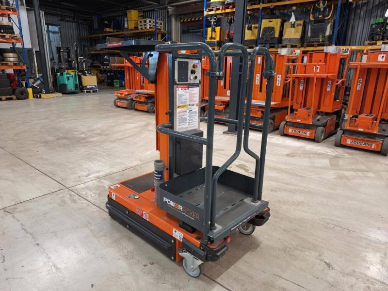 JLG POWER PICKER - Oszlopos személyemelő: 1 kép. JLG POWER PICKER - Oszlopos személyemelő: 1 kép.