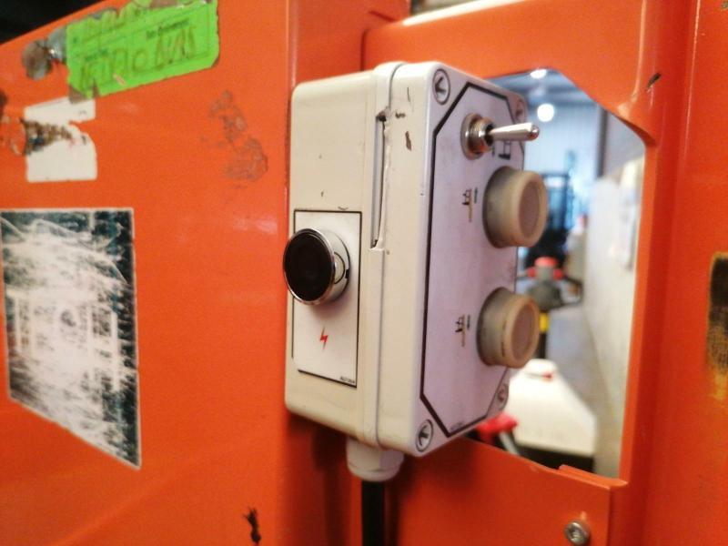 JLG Toucan Duo - Oszlopos személyemelő: 4 kép. JLG Toucan Duo - Oszlopos személyemelő: 4 kép.