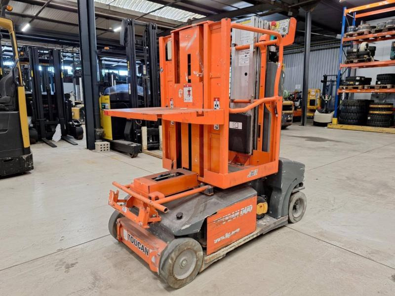 JLG Toucan Duo - Oszlopos személyemelő: 3 kép. JLG Toucan Duo - Oszlopos személyemelő: 3 kép.