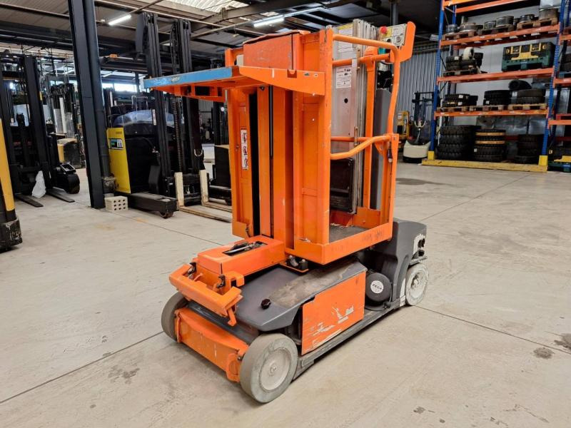 JLG Toucan Duo - Oszlopos személyemelő: 3 kép. JLG Toucan Duo - Oszlopos személyemelő: 3 kép.