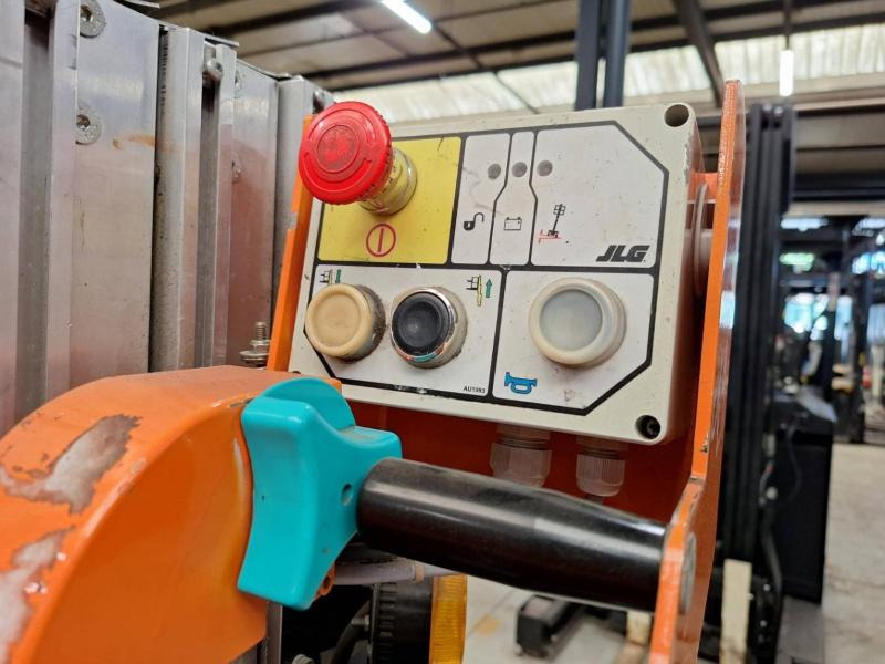 JLG Toucan Duo - Oszlopos személyemelő: 5 kép. JLG Toucan Duo - Oszlopos személyemelő: 5 kép.