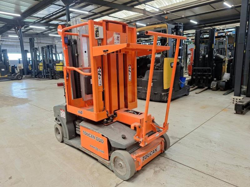 JLG Toucan Duo - Oszlopos személyemelő: 4 kép. JLG Toucan Duo - Oszlopos személyemelő: 4 kép.