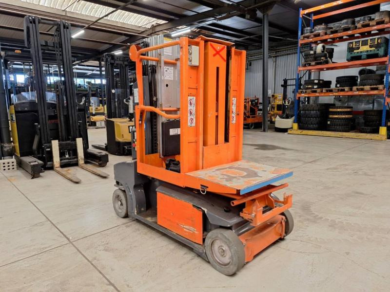 JLG Toucan Duo - Oszlopos személyemelő: 3 kép. JLG Toucan Duo - Oszlopos személyemelő: 3 kép.