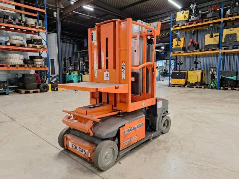JLG Toucan Duo - Oszlopos személyemelő: 3 kép. JLG Toucan Duo - Oszlopos személyemelő: 3 kép.