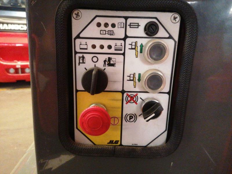 JLG Toucan Duo - Oszlopos személyemelő: 3 kép. JLG Toucan Duo - Oszlopos személyemelő: 3 kép.