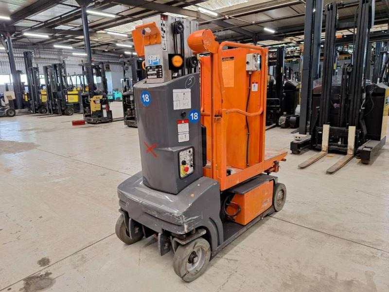 JLG Toucan Duo - Oszlopos személyemelő: 2 kép. JLG Toucan Duo - Oszlopos személyemelő: 2 kép.