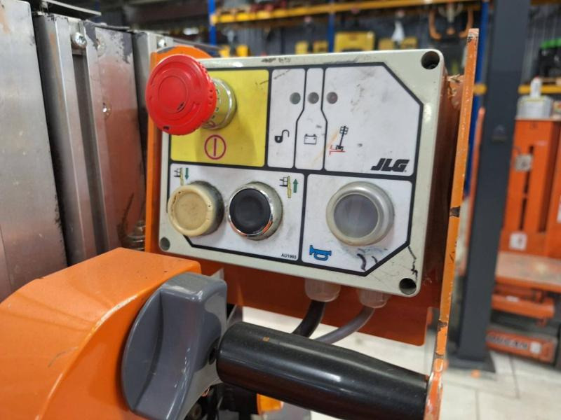 JLG Toucan Duo - Oszlopos személyemelő: 5 kép. JLG Toucan Duo - Oszlopos személyemelő: 5 kép.