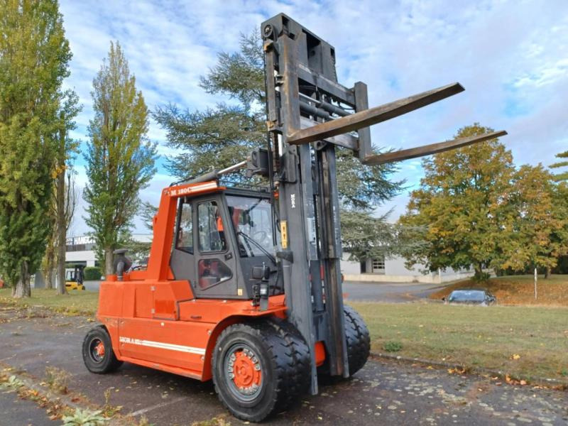 Mora M180C - Dízel targonca: 2 kép. Mora M180C - Dízel targonca: 2 kép.