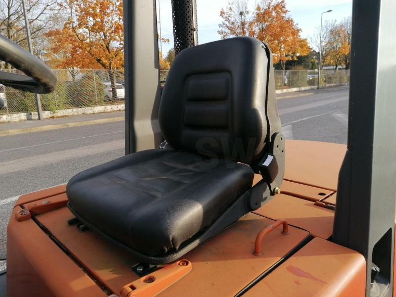 Nissan EGH02A30U - Dízel targonca: 5 kép. Nissan EGH02A30U - Dízel targonca: 5 kép.