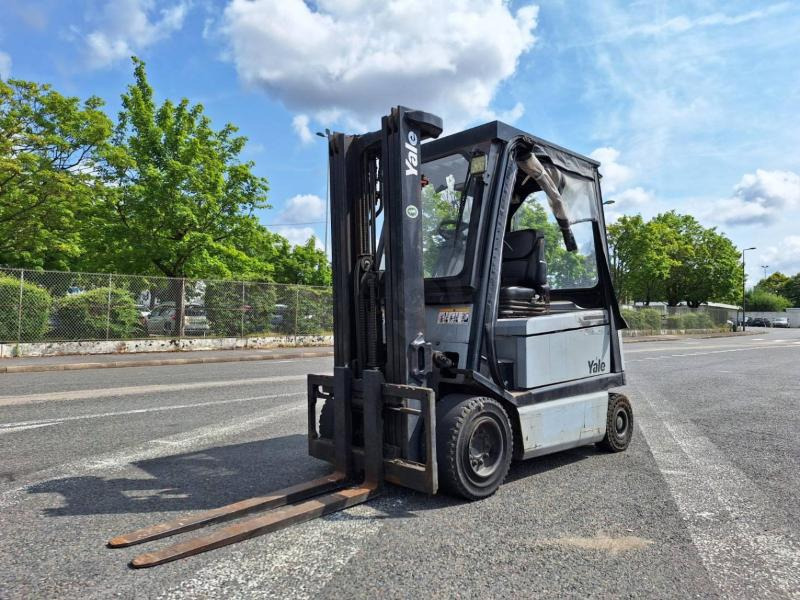 Yale ERP30 - Elektromos targonca: 1 kép. Yale ERP30 - Elektromos targonca: 1 kép.