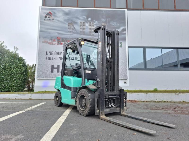 Yale GLP35VX - Gázüzemű targonca: 2 kép. Yale GLP35VX - Gázüzemű targonca: 2 kép.