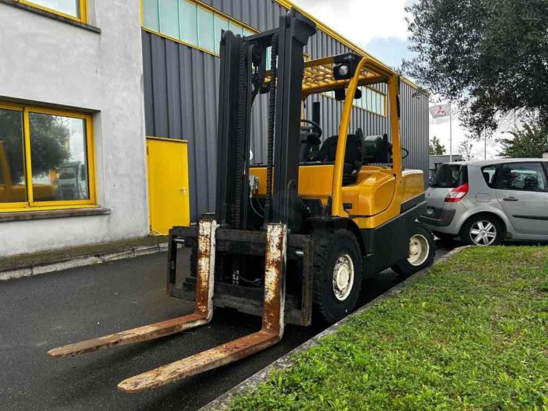 Yale GLP55VX - Gázüzemű targonca: 1 kép. Yale GLP55VX - Gázüzemű targonca: 1 kép.
