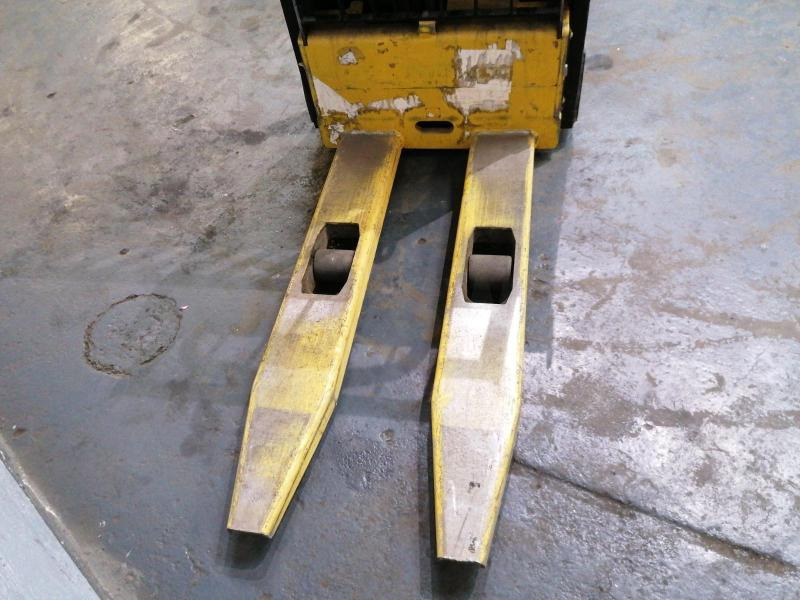 Komissiózó targoncá Yale MO10L: 8 kép.