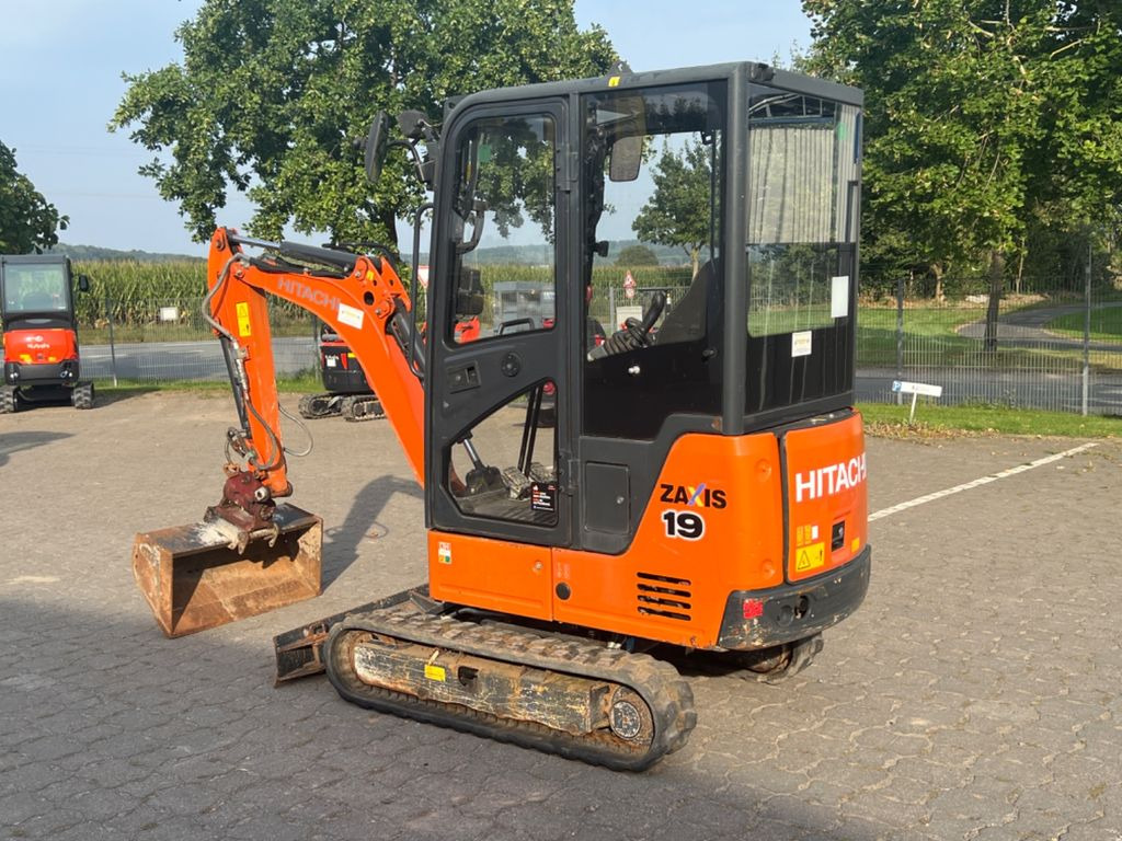 Hitachi ZX 19-5A CR, BJ 17, 1988 BH, Tilt MS01, TL, GL - Minikotró: 4 kép. Hitachi ZX 19-5A CR, BJ 17, 1988 BH, Tilt MS01, TL, GL - Minikotró: 4 kép.