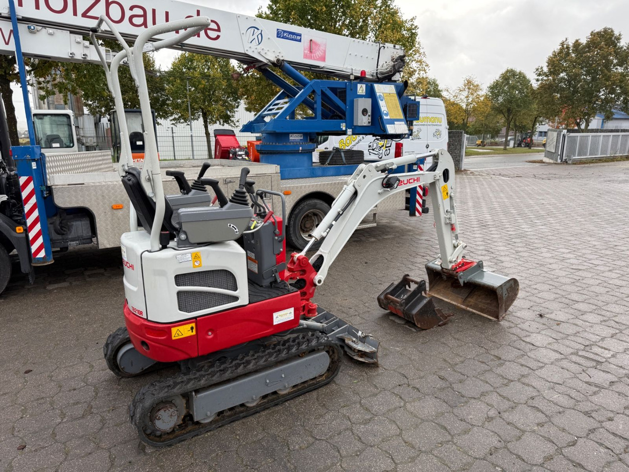 Takeuchi TB 210 R, Bj. 23, 370 BH, SW MS01, TL, GL - Minikotró: 4 kép. Takeuchi TB 210 R, Bj. 23, 370 BH, SW MS01, TL, GL - Minikotró: 4 kép.