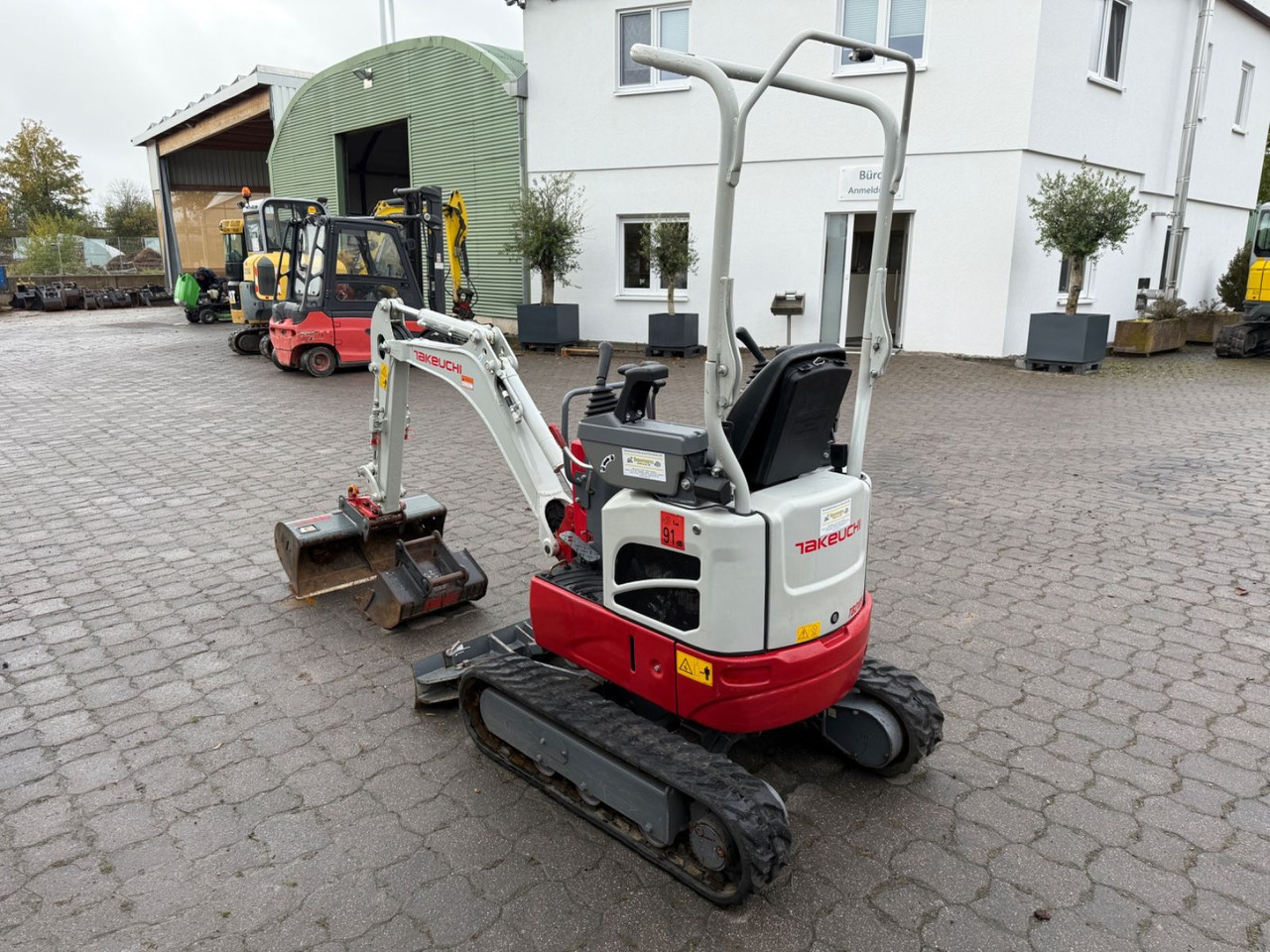 Takeuchi TB 210 R, Bj. 23, 370 BH, SW MS01, TL, GL - Minikotró: 2 kép. Takeuchi TB 210 R, Bj. 23, 370 BH, SW MS01, TL, GL - Minikotró: 2 kép.