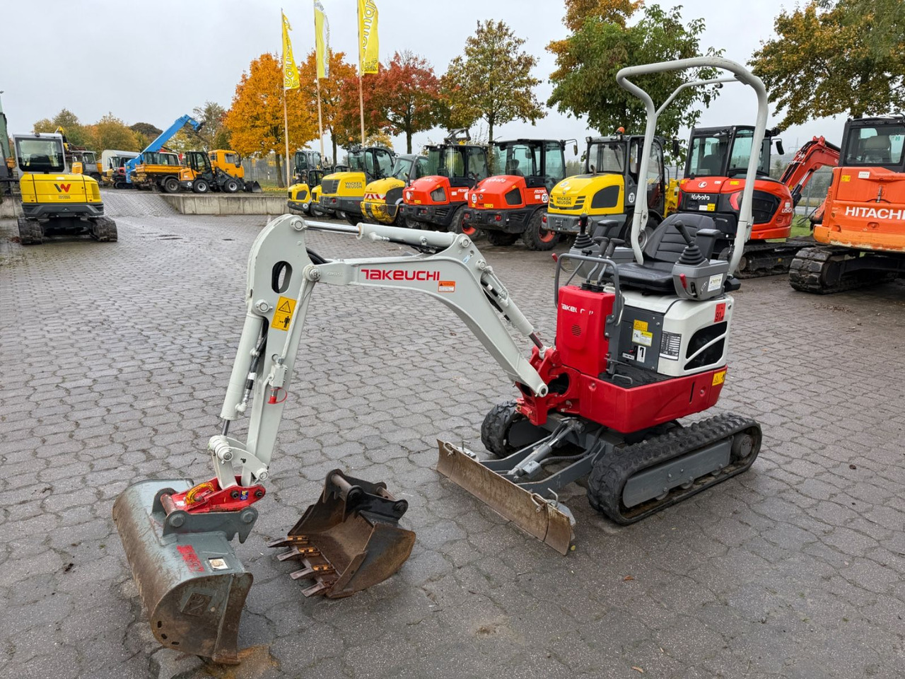 Takeuchi TB 210 R, Bj. 23, 370 BH, SW MS01, TL, GL - Minikotró: 1 kép. Takeuchi TB 210 R, Bj. 23, 370 BH, SW MS01, TL, GL - Minikotró: 1 kép.
