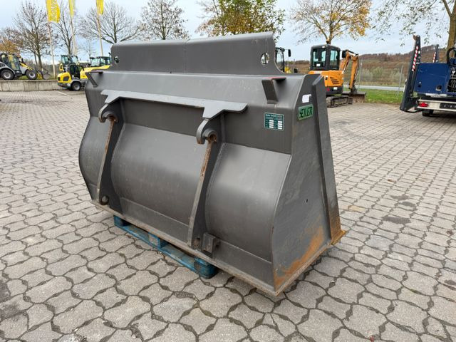 Volvo L 60 H, Schaufel Seiler 2000 mm, 1,5 cbm - Gumikerekes homlokrakodó: 4 kép. Volvo L 60 H, Schaufel Seiler 2000 mm, 1,5 cbm - Gumikerekes homlokrakodó: 4 kép.