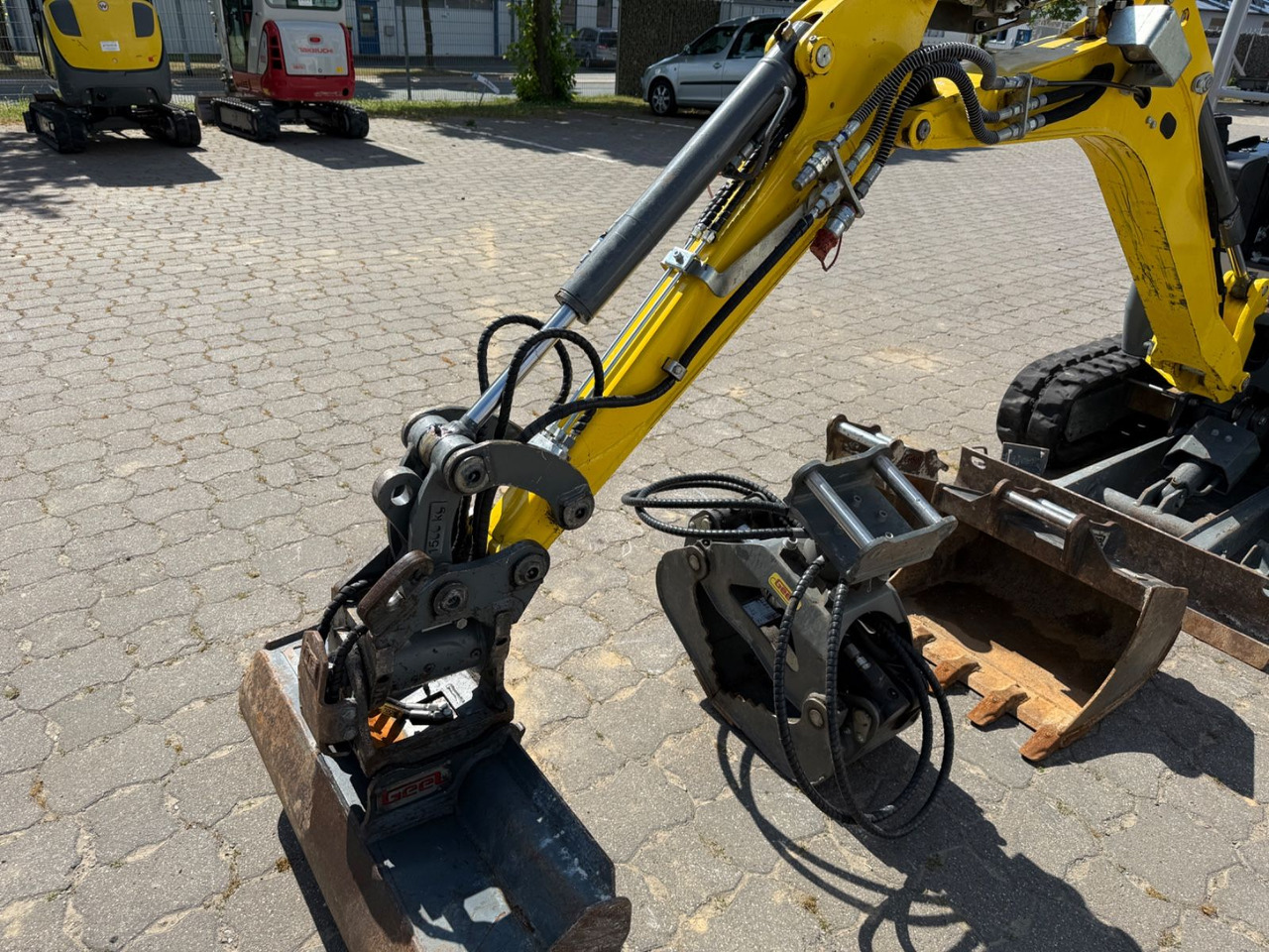 Wacker EZ 17, Bj 21, 820 BH, Tilt, hydr. SW, 3 Löffel - Minikotró: 5 kép. Wacker EZ 17, Bj 21, 820 BH, Tilt, hydr. SW, 3 Löffel - Minikotró: 5 kép.
