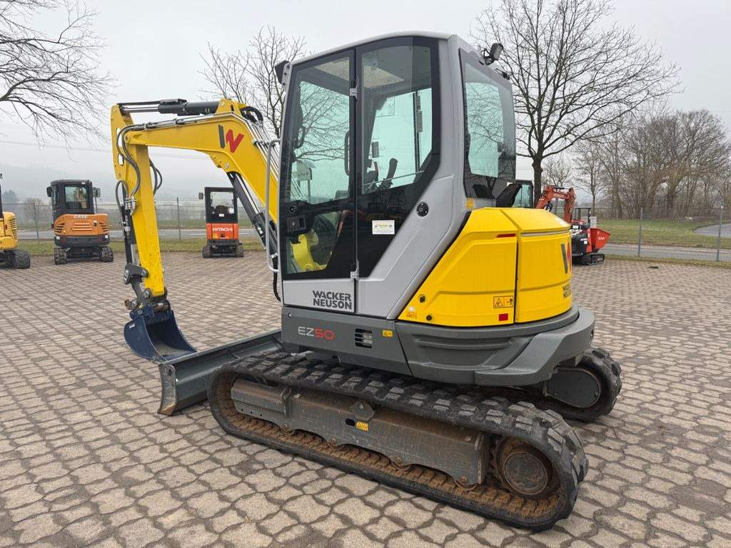 Wacker EZ 50, Bj 24, 300 BH, Gummiketten, HS03, TL - Minikotró: 2 kép. Wacker EZ 50, Bj 24, 300 BH, Gummiketten, HS03, TL - Minikotró: 2 kép.
