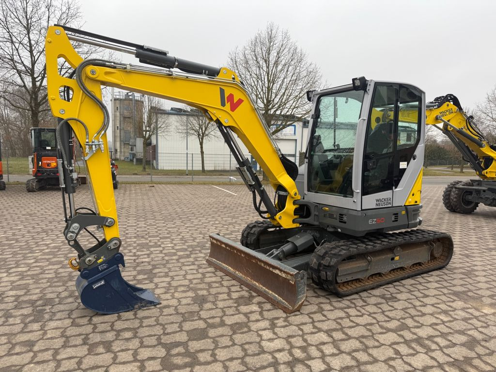 Wacker EZ 50, Bj 24, 300 BH, Gummiketten, HS03, TL - Minikotró: 1 kép. Wacker EZ 50, Bj 24, 300 BH, Gummiketten, HS03, TL - Minikotró: 1 kép.