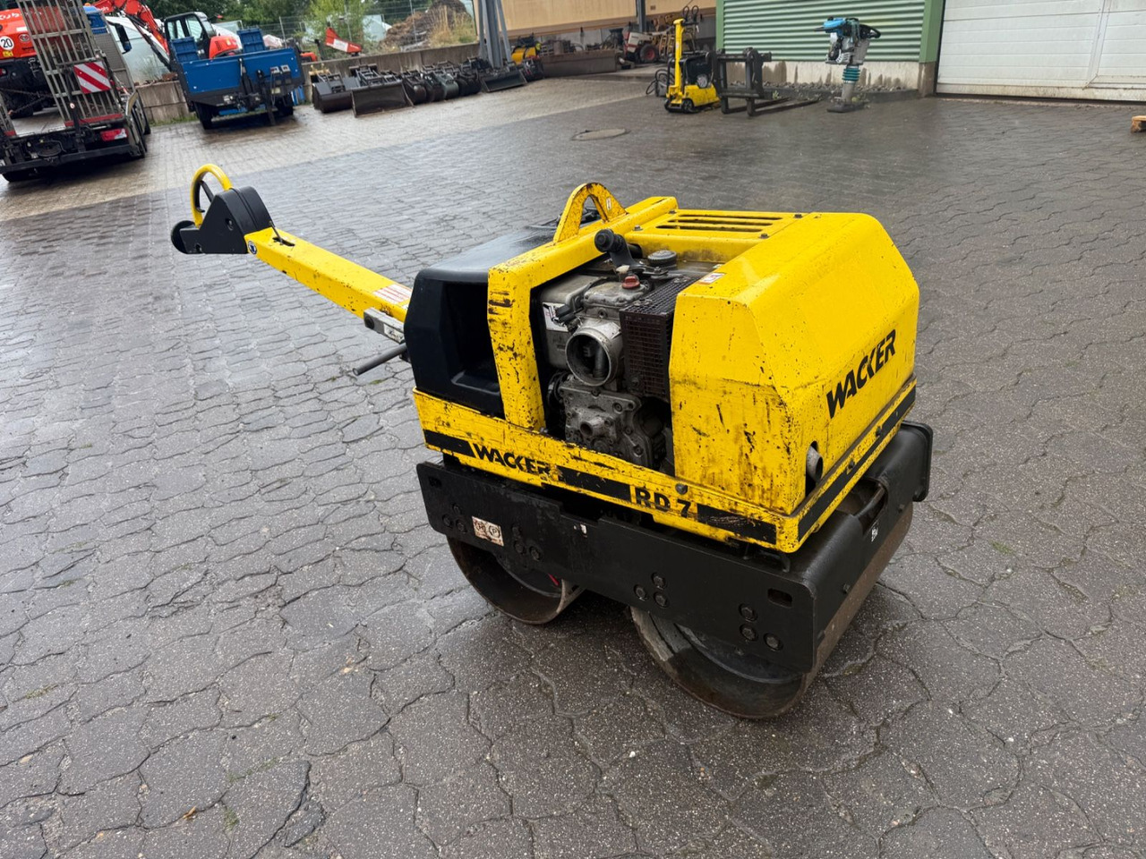 Wacker RD 7 H-S, Tandemwalze, Vibration, Wasser - Minihenger: 1 kép. Wacker RD 7 H-S, Tandemwalze, Vibration, Wasser - Minihenger: 1 kép.