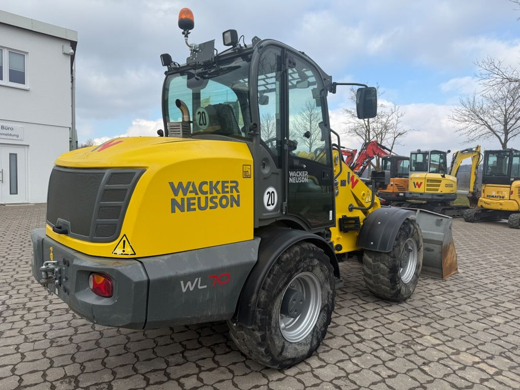 Wacker WL 70, Bj 21, 1625 BH, 122 PS, Schaufel Gabel - Gumikerekes homlokrakodó: 3 kép. Wacker WL 70, Bj 21, 1625 BH, 122 PS, Schaufel Gabel - Gumikerekes homlokrakodó: 3 kép.