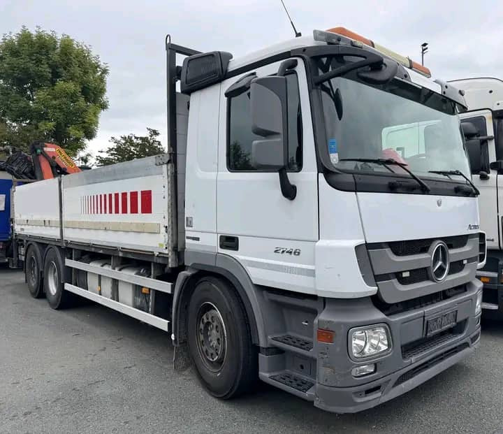 MERCEDES-BENZ Fassi Hiab Palfinger PK 18002D - Darus autó: 1 kép. MERCEDES-BENZ Fassi Hiab Palfinger PK 18002D - Darus autó: 1 kép.