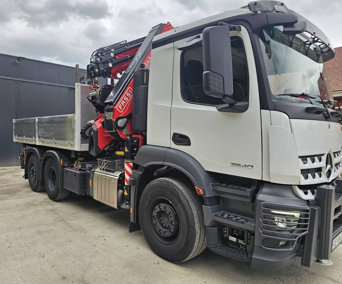 MERCEDES-BENZ Hiab Palfinger Fassi F545-6 JIB-6 - Billenőplatós teherautó: 1 kép. MERCEDES-BENZ Hiab Palfinger Fassi F545-6 JIB-6 - Billenőplatós teherautó: 1 kép.
