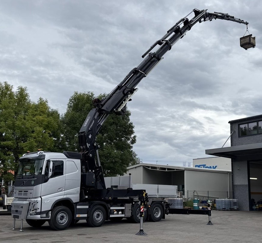 VOLVO Fassi F1750-8 JIB-6 Hiab Palfinger - Darus autó: 3 kép. VOLVO Fassi F1750-8 JIB-6 Hiab Palfinger - Darus autó: 3 kép.