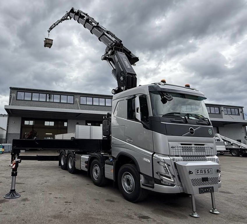 VOLVO Fassi F1750-8 JIB-6 Hiab Palfinger - Darus autó: 1 kép. VOLVO Fassi F1750-8 JIB-6 Hiab Palfinger - Darus autó: 1 kép.