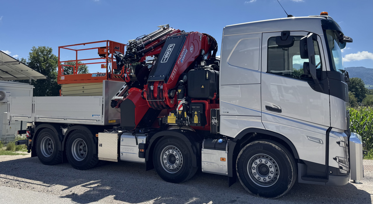 VOLVO Hiab Palfinger Fassi F1450-8 JIB-6 - Darus autó: 2 kép. VOLVO Hiab Palfinger Fassi F1450-8 JIB-6 - Darus autó: 2 kép.