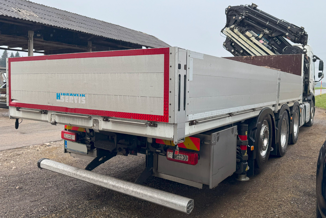 VOLVO Hiab Palfinger Fassi F710-6 JIB-4 - Darus autó: 2 kép. VOLVO Hiab Palfinger Fassi F710-6 JIB-4 - Darus autó: 2 kép.