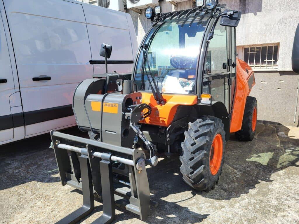 Ausa T235H - Teleszkópos rakodó: 4 kép. Ausa T235H - Teleszkópos rakodó: 4 kép.