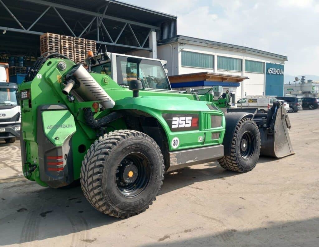 Sennebogen 355E - Hulladék kotró: 3 kép. Sennebogen 355E - Hulladék kotró: 3 kép.