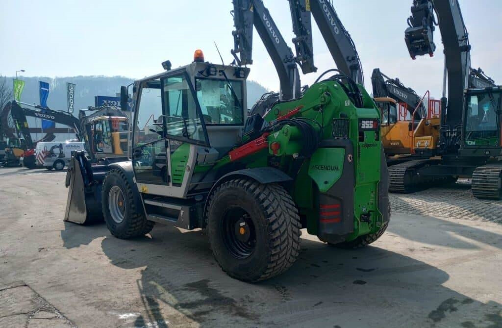 Sennebogen 355E - Hulladék kotró: 2 kép. Sennebogen 355E - Hulladék kotró: 2 kép.