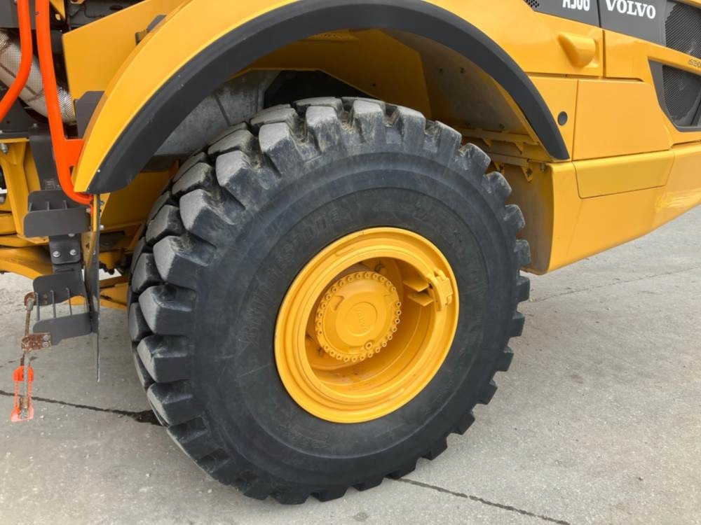 Csuklós dömper Volvo A30G: 7 kép.