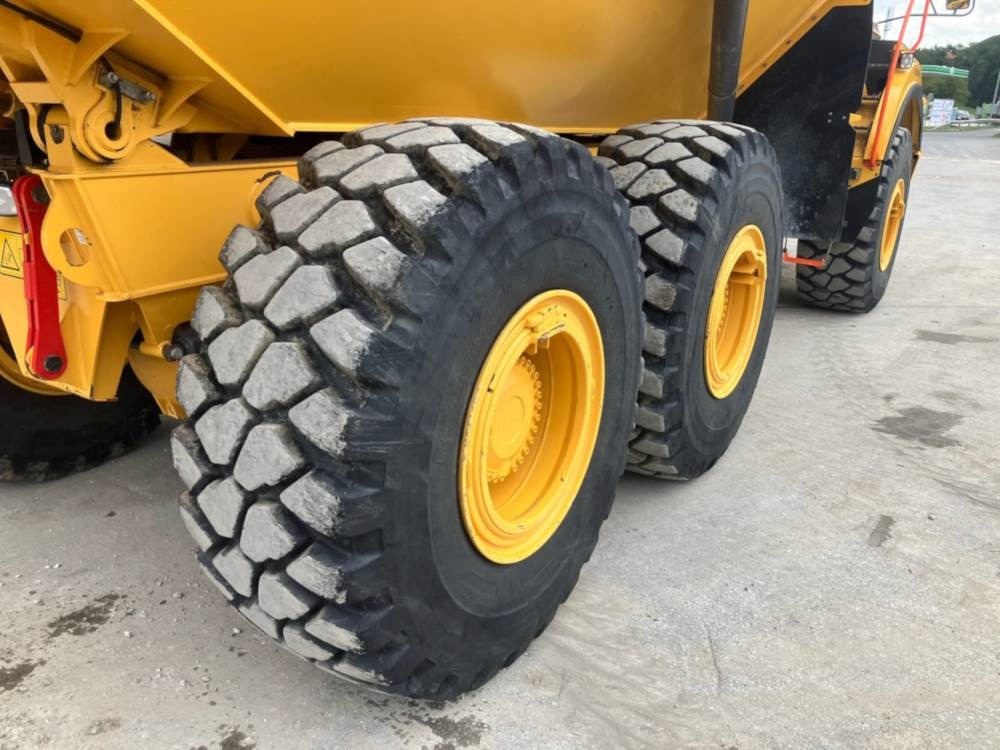 Csuklós dömper Volvo A30G: 10 kép.
