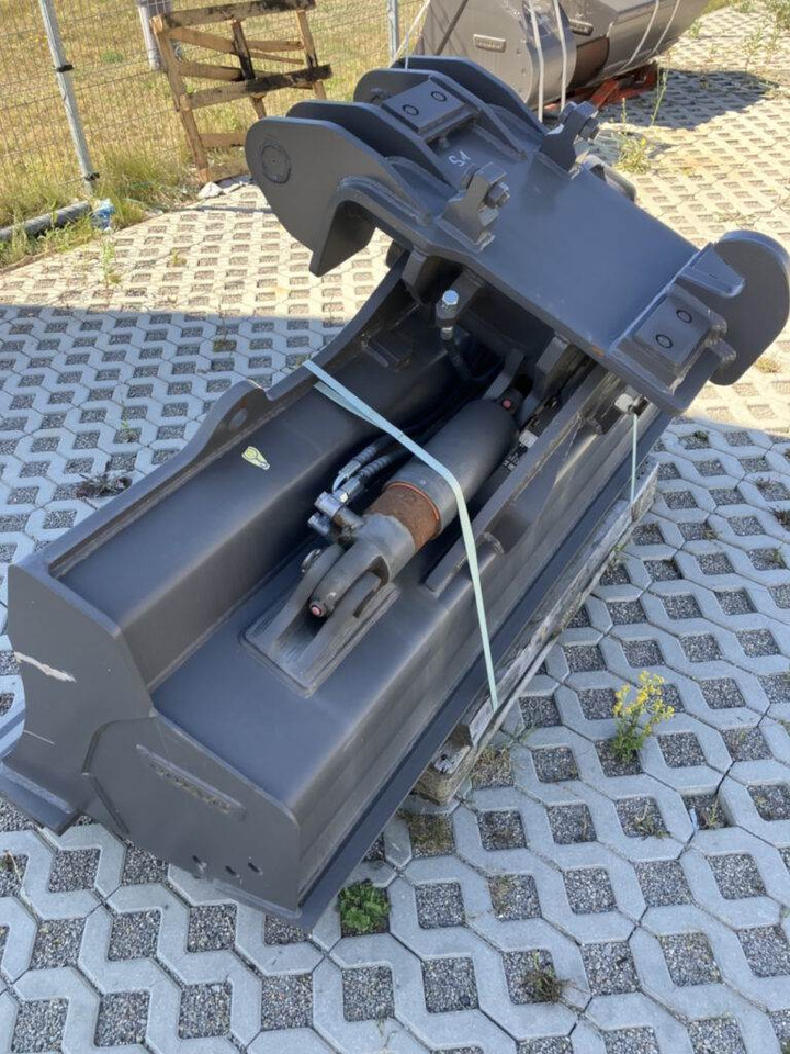 Volvo Böschungslöffel hydr. S1 - Kotrórakodó: 3 kép. Volvo Böschungslöffel hydr. S1 - Kotrórakodó: 3 kép.
