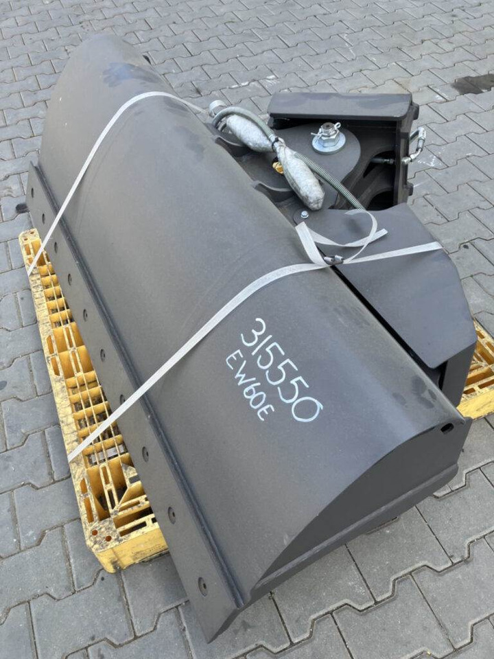 Volvo Böschungslöffel schwenkbar - Festanbau - Kotrórakodó: 3 kép. Volvo Böschungslöffel schwenkbar - Festanbau - Kotrórakodó: 3 kép.