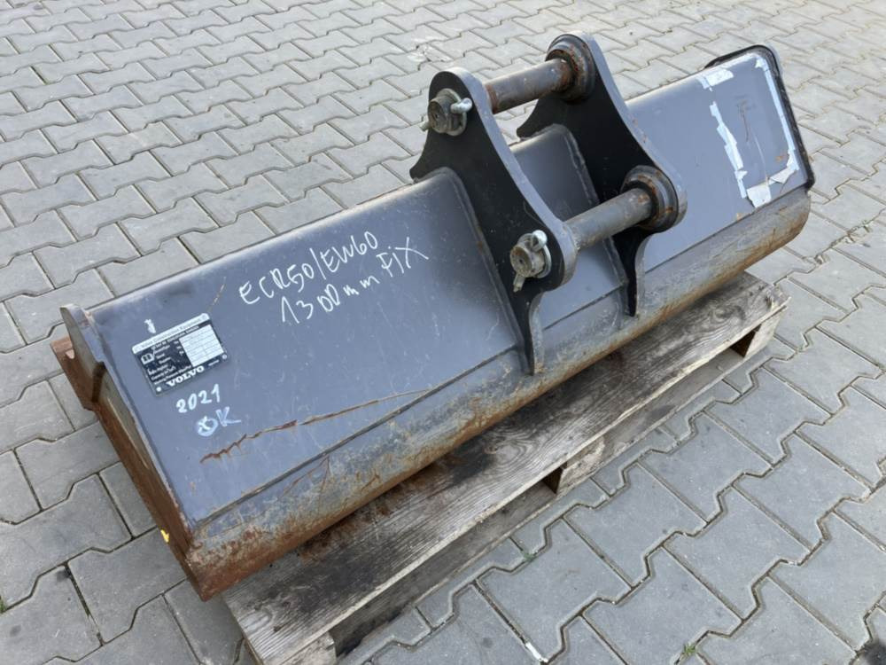 Volvo Böschungslöffel starr - Kotrórakodó: 2 kép. Volvo Böschungslöffel starr - Kotrórakodó: 2 kép.