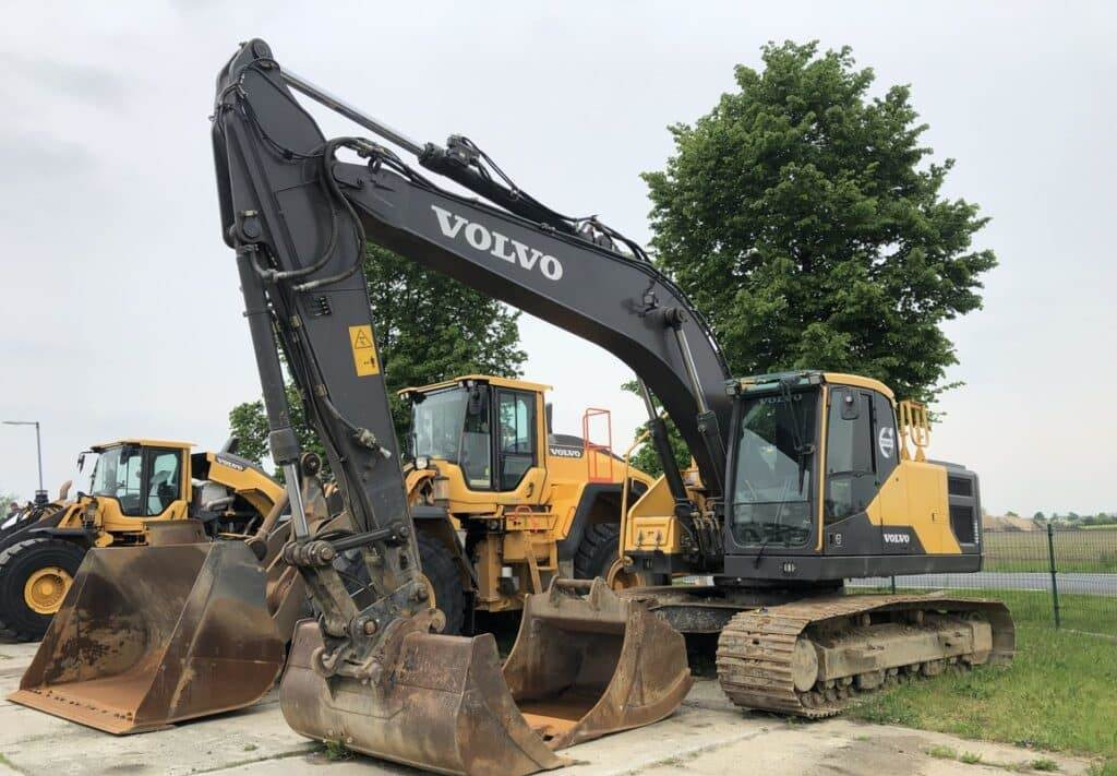 Volvo EC220EL - Lánctalpas kotró: 1 kép. Volvo EC220EL - Lánctalpas kotró: 1 kép.
